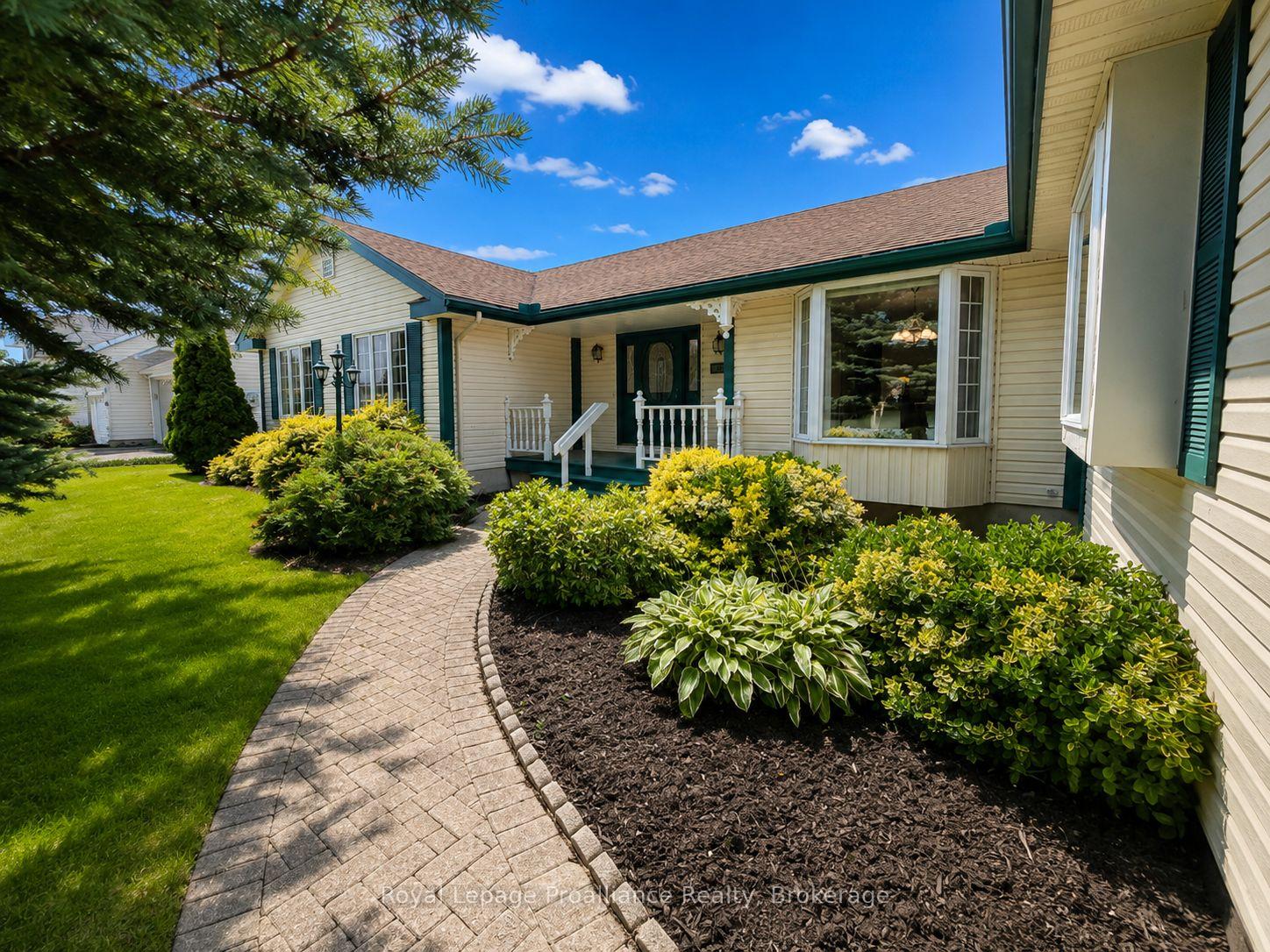 Photo 4 of 88 Westwind Crescent, Prince Edward County, Wellington Ward — HOMEH