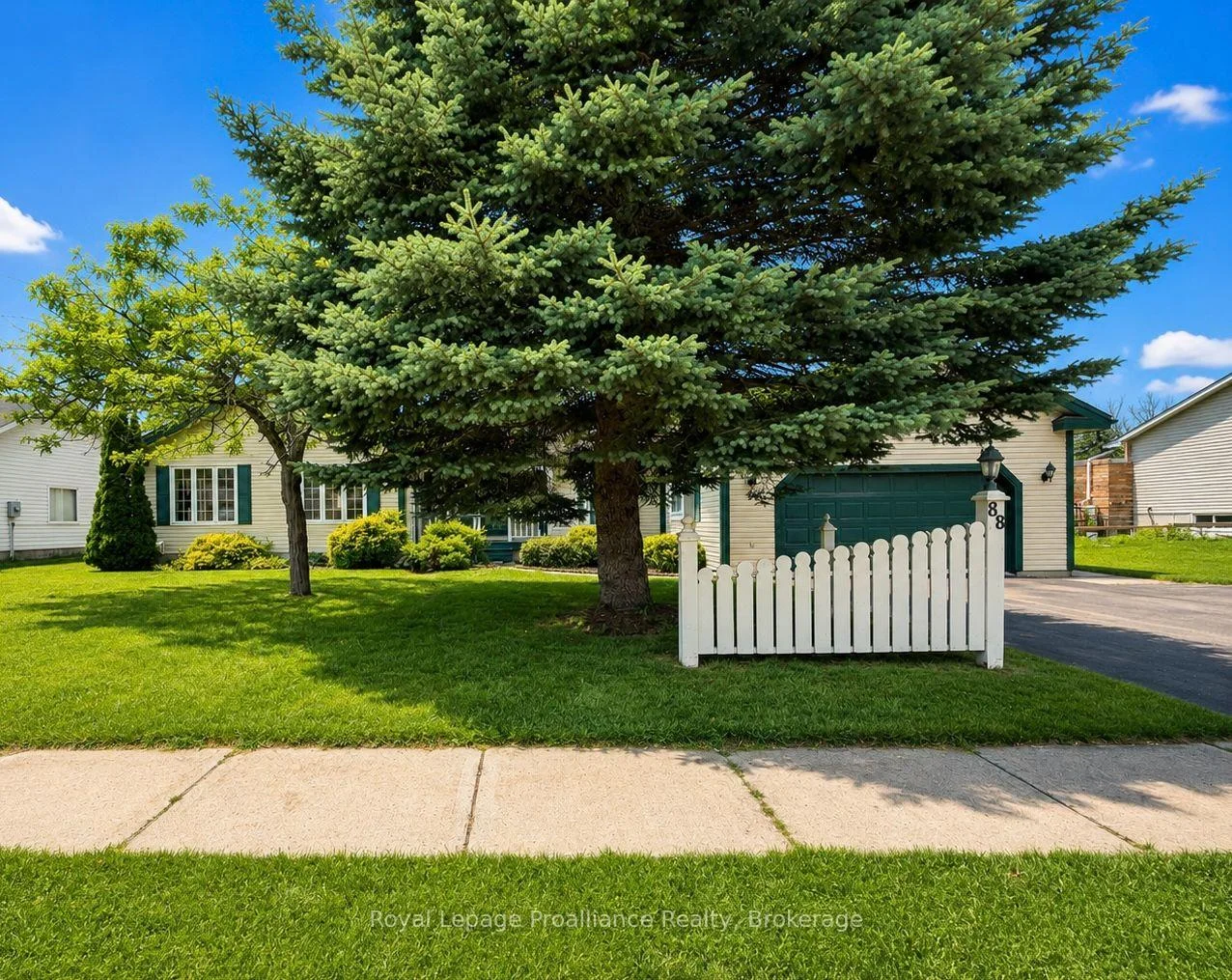 Photo 5 of 88 Westwind Crescent, Prince Edward County, Wellington Ward — HOMEH