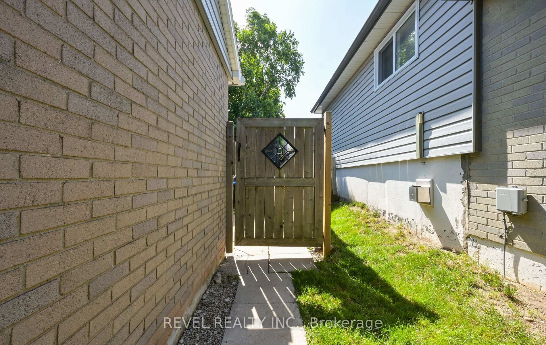Photo 2 of Unit Basement, 64 Brenda Boulevard, Orangeville — HOMEH