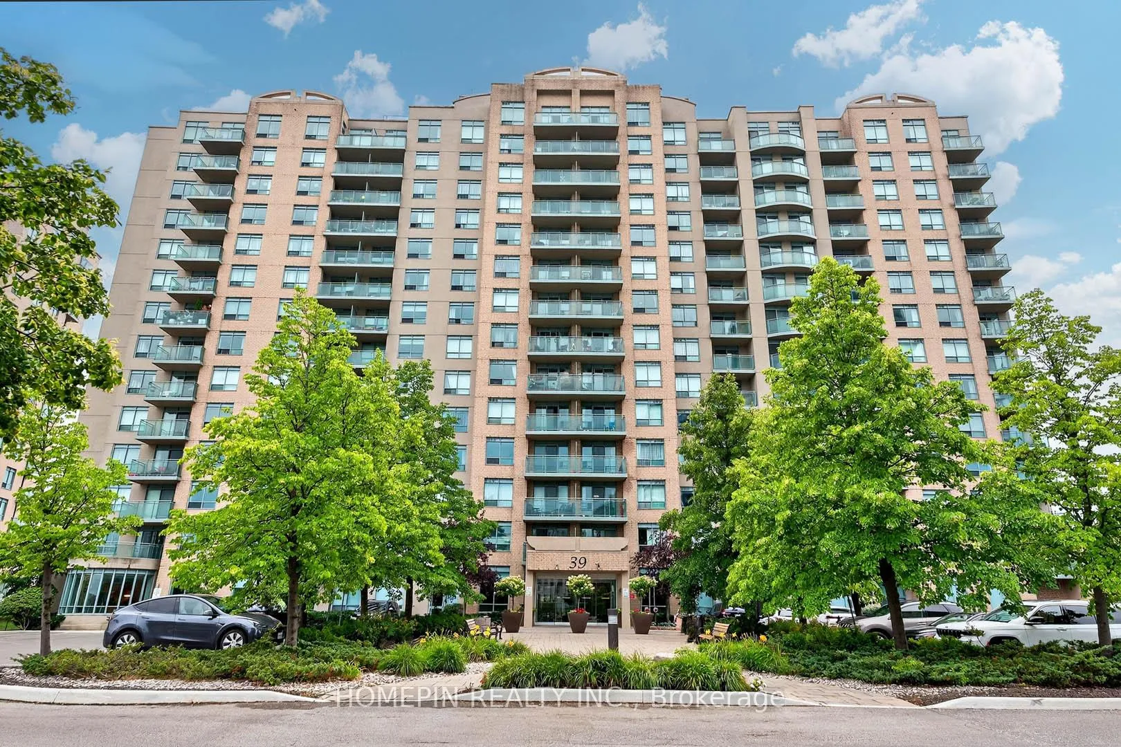 Front of Unit 1103, 39 Oneida Crescent