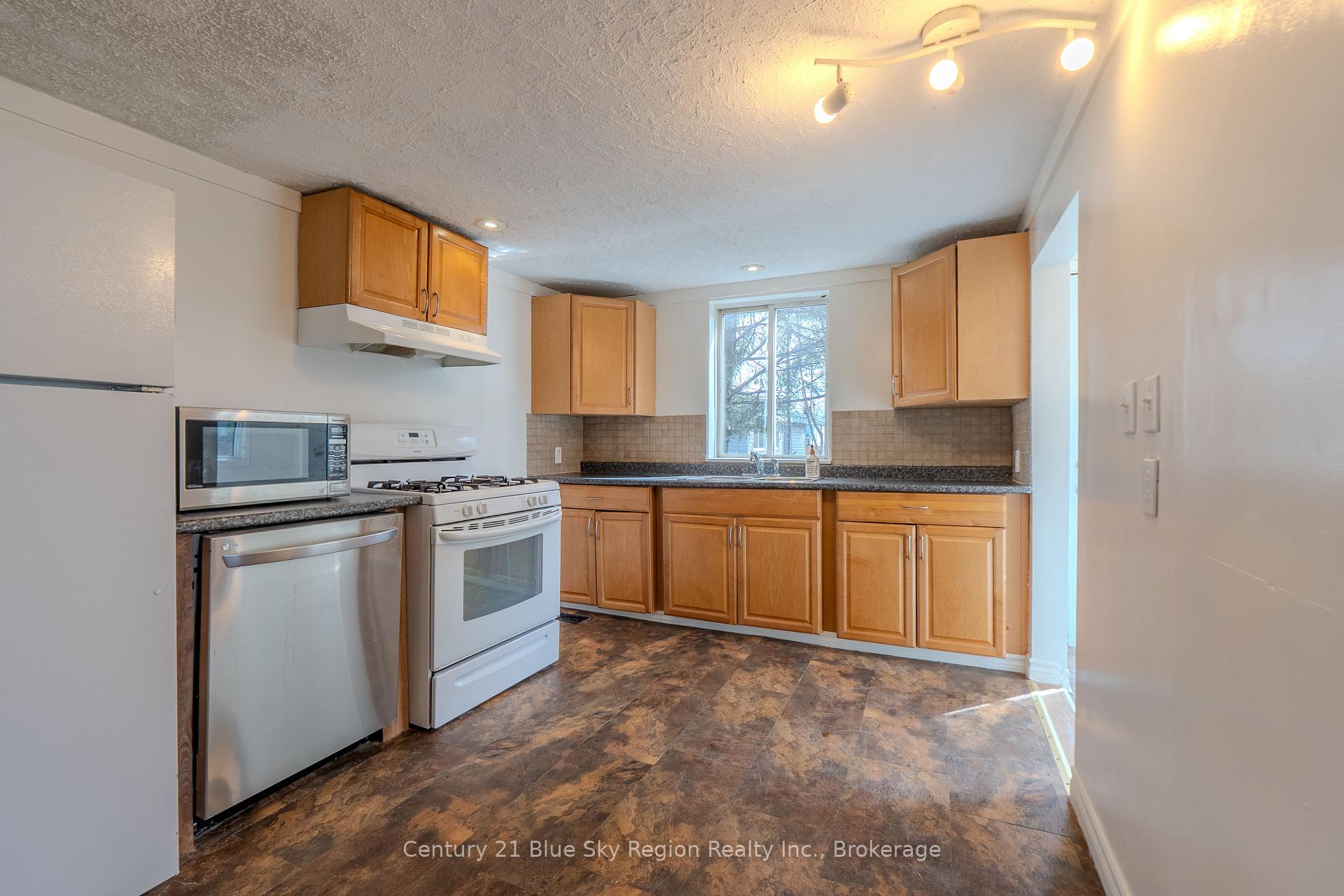 Photo 3 of 18 Pollard Avenue, North Bay, Ferris — HOMEH