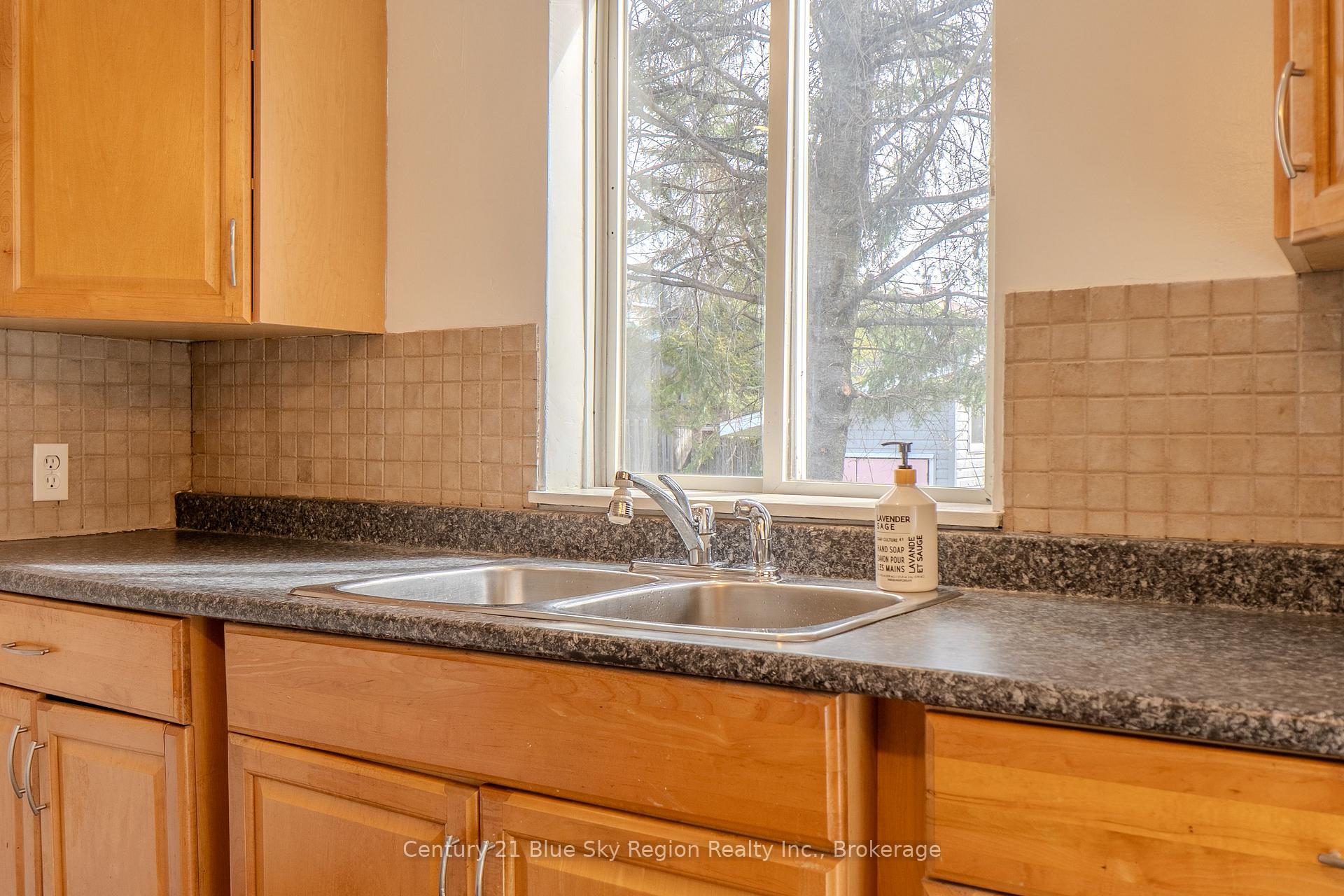 Photo 5 of 18 Pollard Avenue, North Bay, Ferris — HOMEH