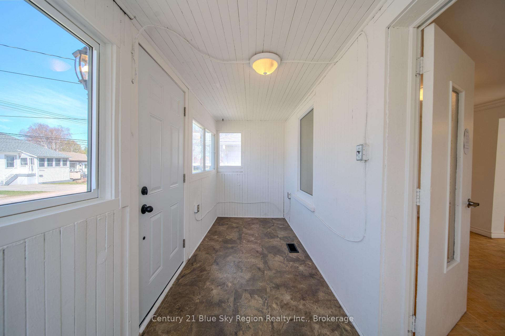 Photo 8 of 18 Pollard Avenue, North Bay, Ferris — HOMEH