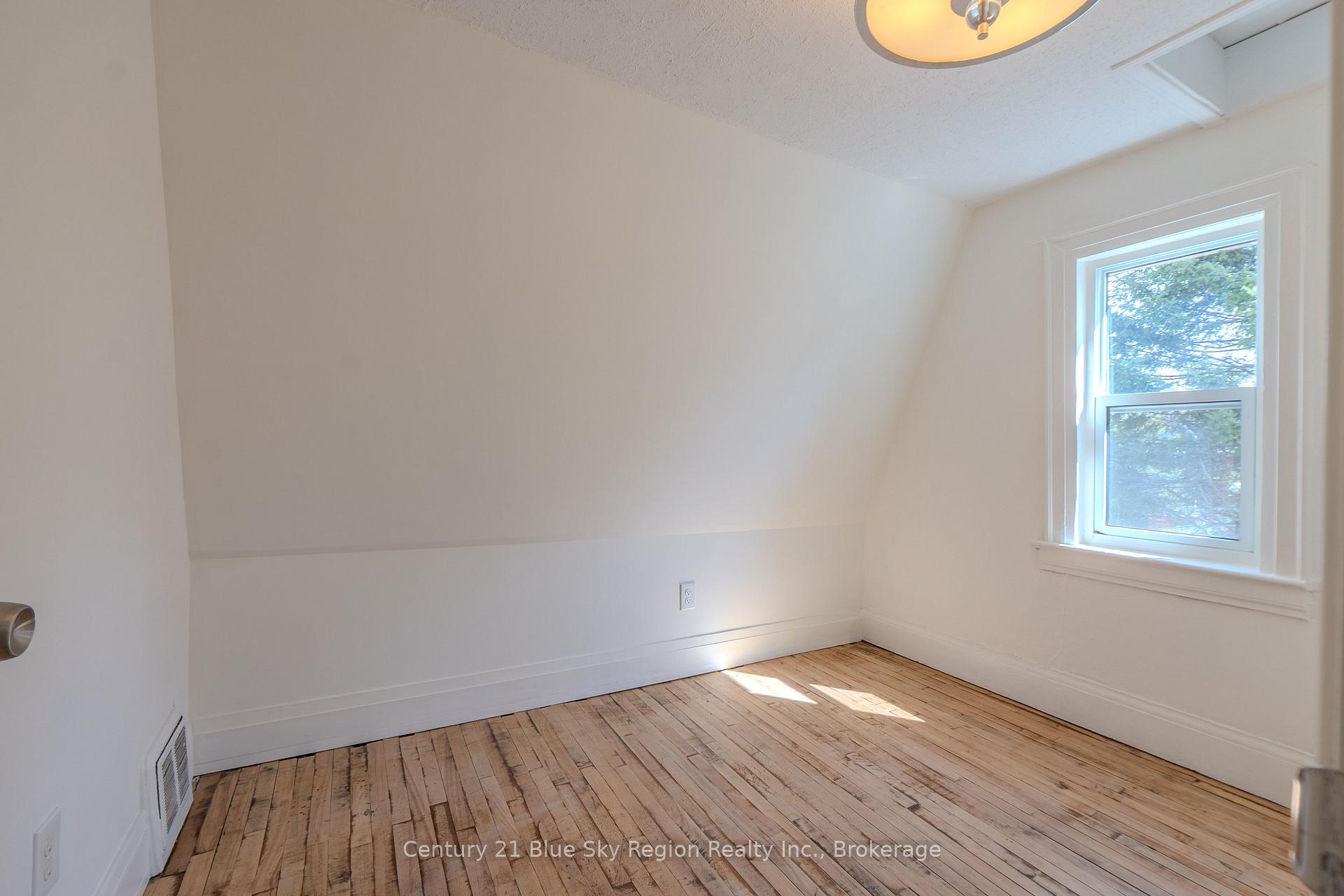 Photo 25 of 18 Pollard Avenue, North Bay, Ferris — HOMEH