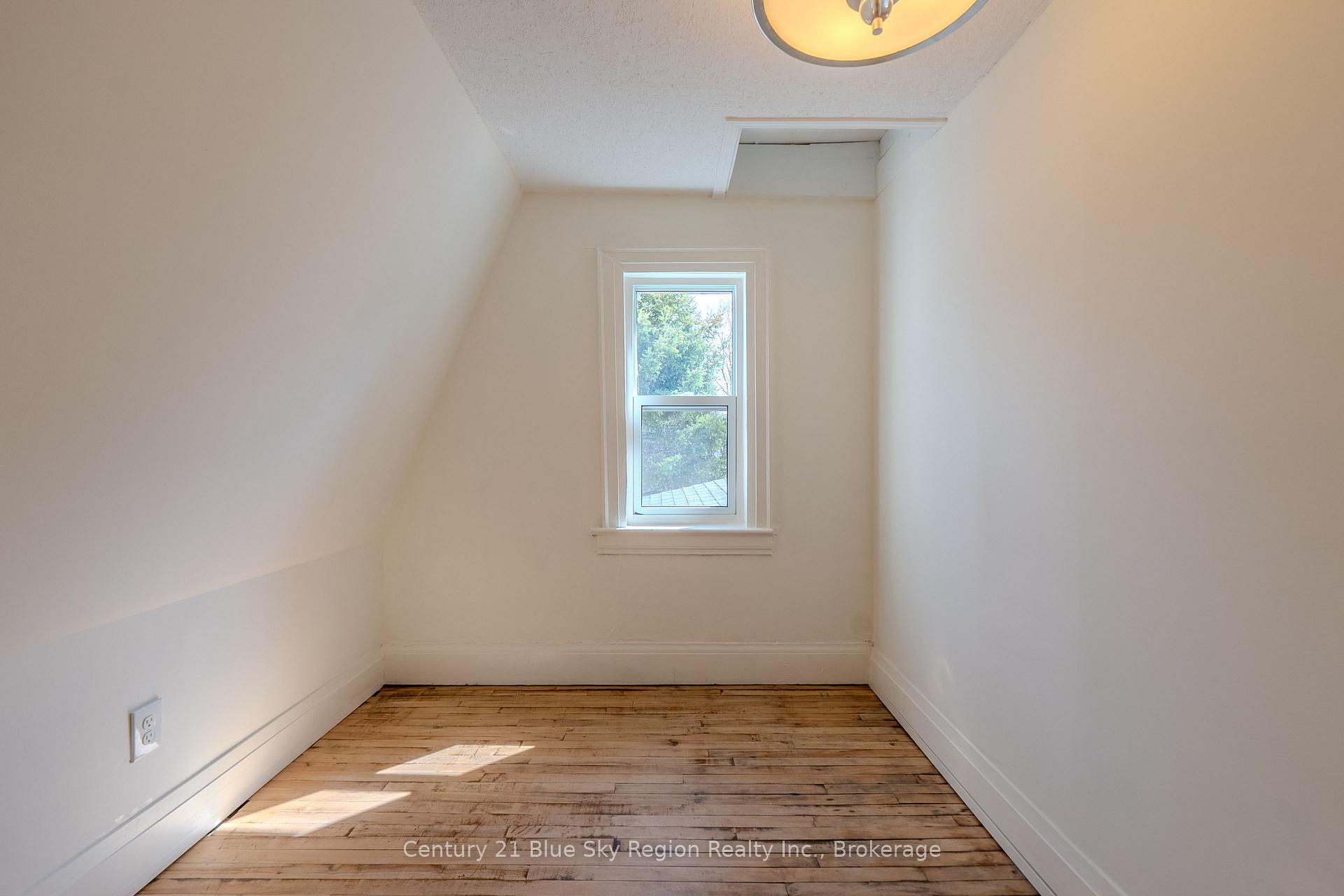 Photo 26 of 18 Pollard Avenue, North Bay, Ferris — HOMEH