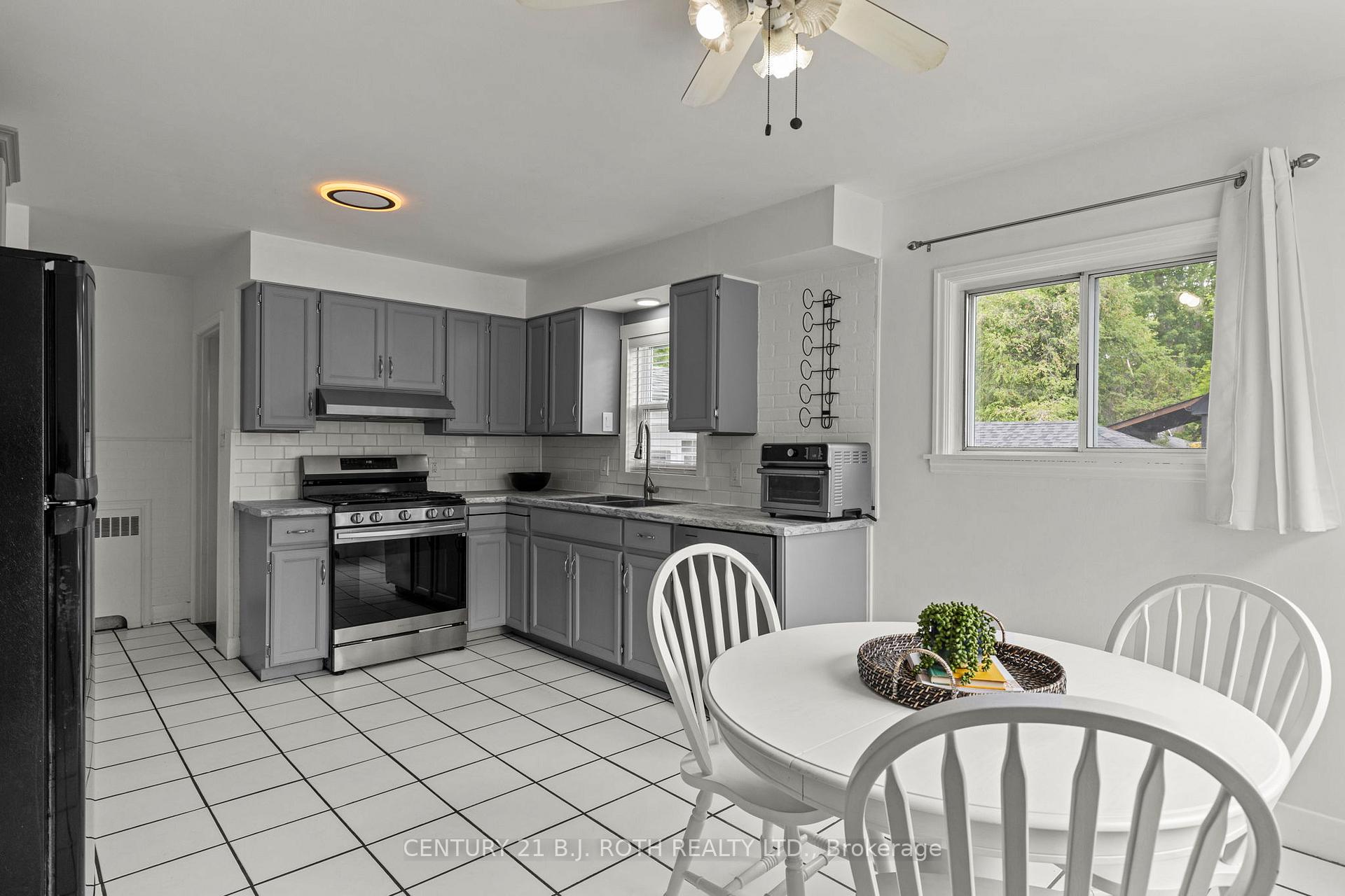 Photo 6 of 52 Marcus Street, Barrie, Allandale — HOMEH