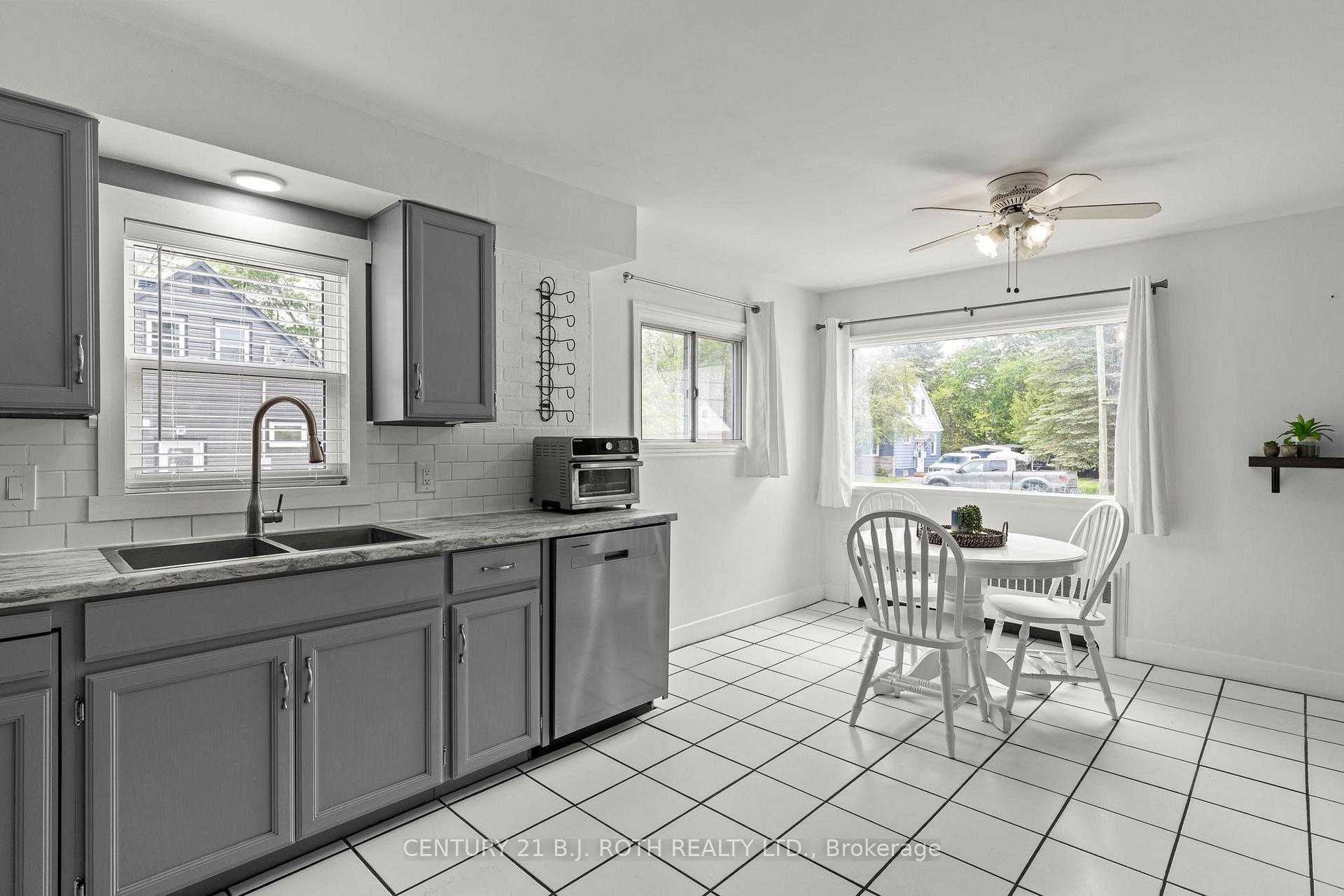Photo 8 of 52 Marcus Street, Barrie, Allandale — HOMEH