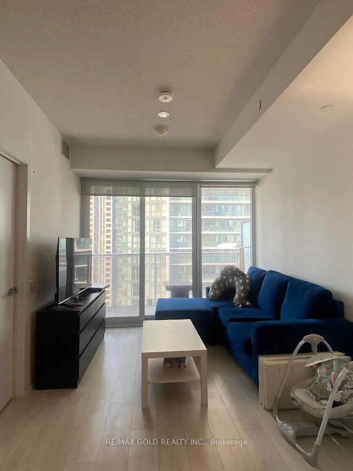 Photo 2 of 4065 Confederation Parkway, Mississauga, City Centre — HOMEH