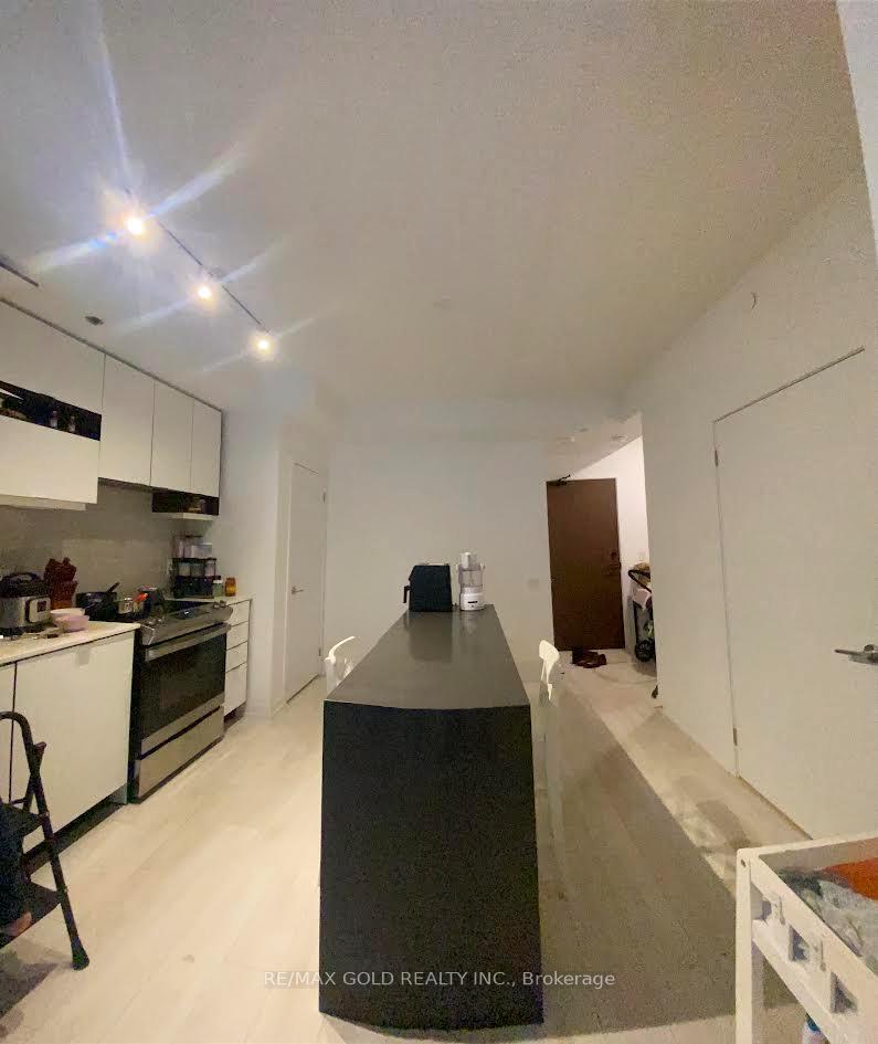 Photo 10 of 4065 Confederation Parkway, Mississauga, City Centre — HOMEH