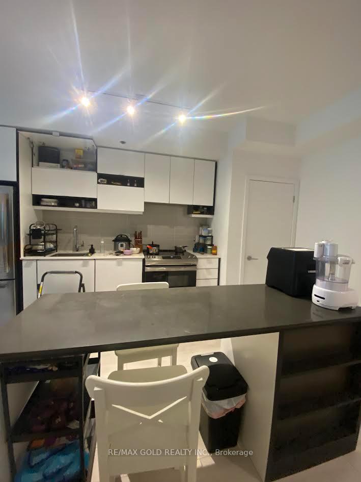 Photo 11 of 4065 Confederation Parkway, Mississauga, City Centre — HOMEH