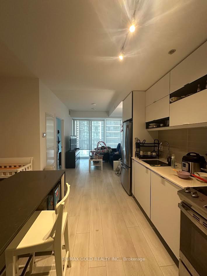 Photo 13 of 4065 Confederation Parkway, Mississauga, City Centre — HOMEH