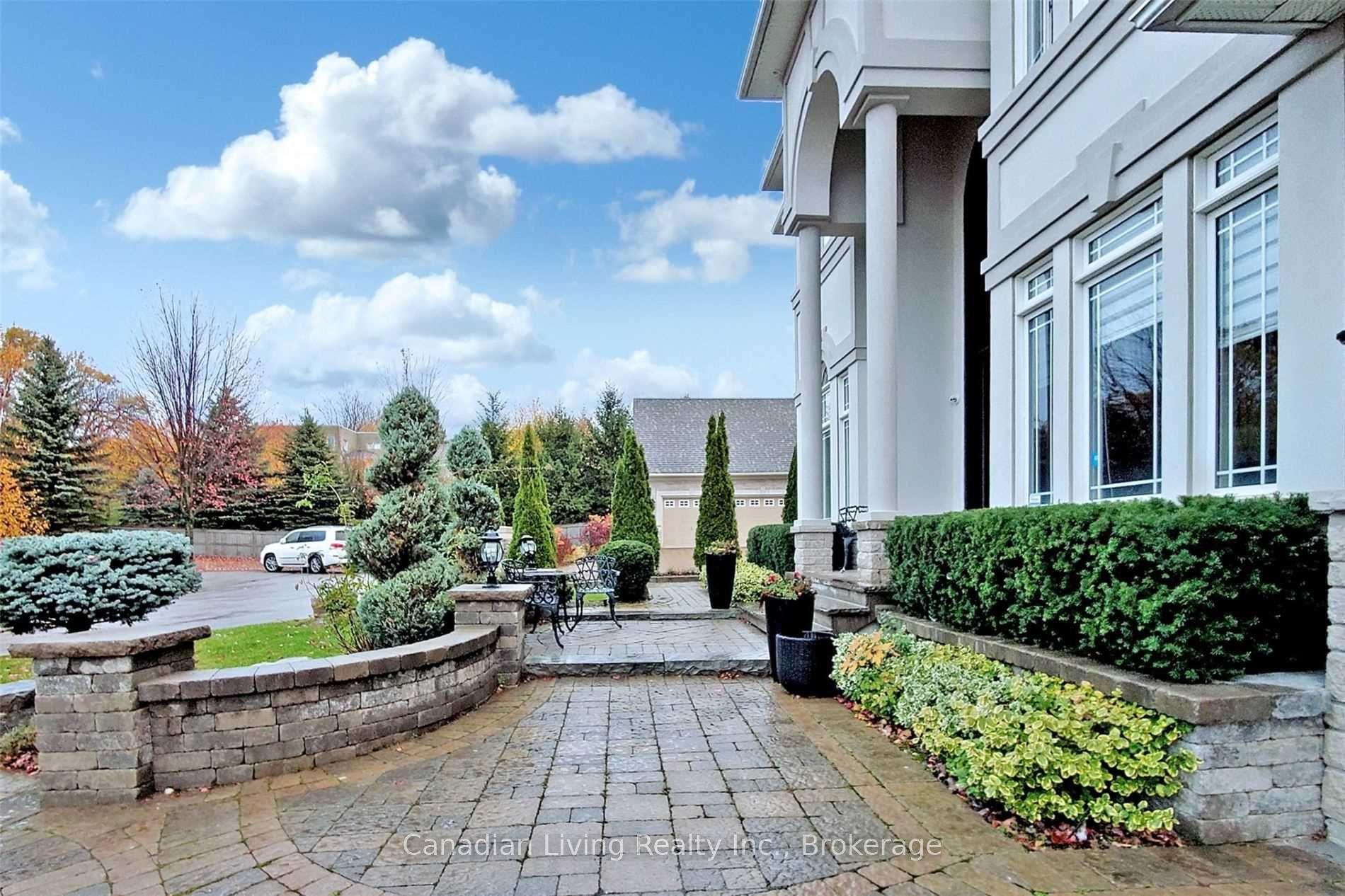 Photo 3 of 63 mapledown Way N, Vaughan, Rural Vaughan — HOMEH