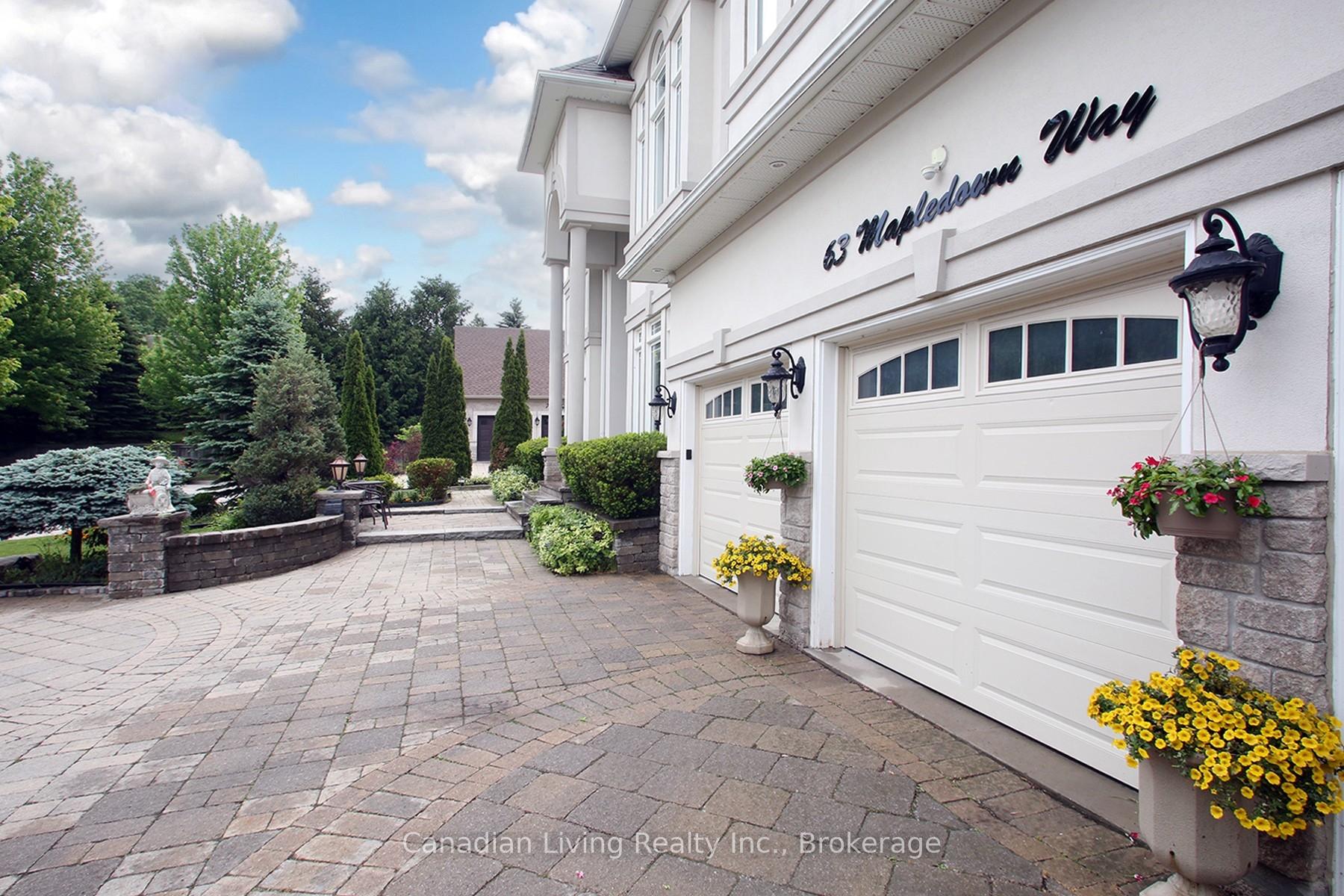 Photo 4 of 63 mapledown Way N, Vaughan, Rural Vaughan — HOMEH