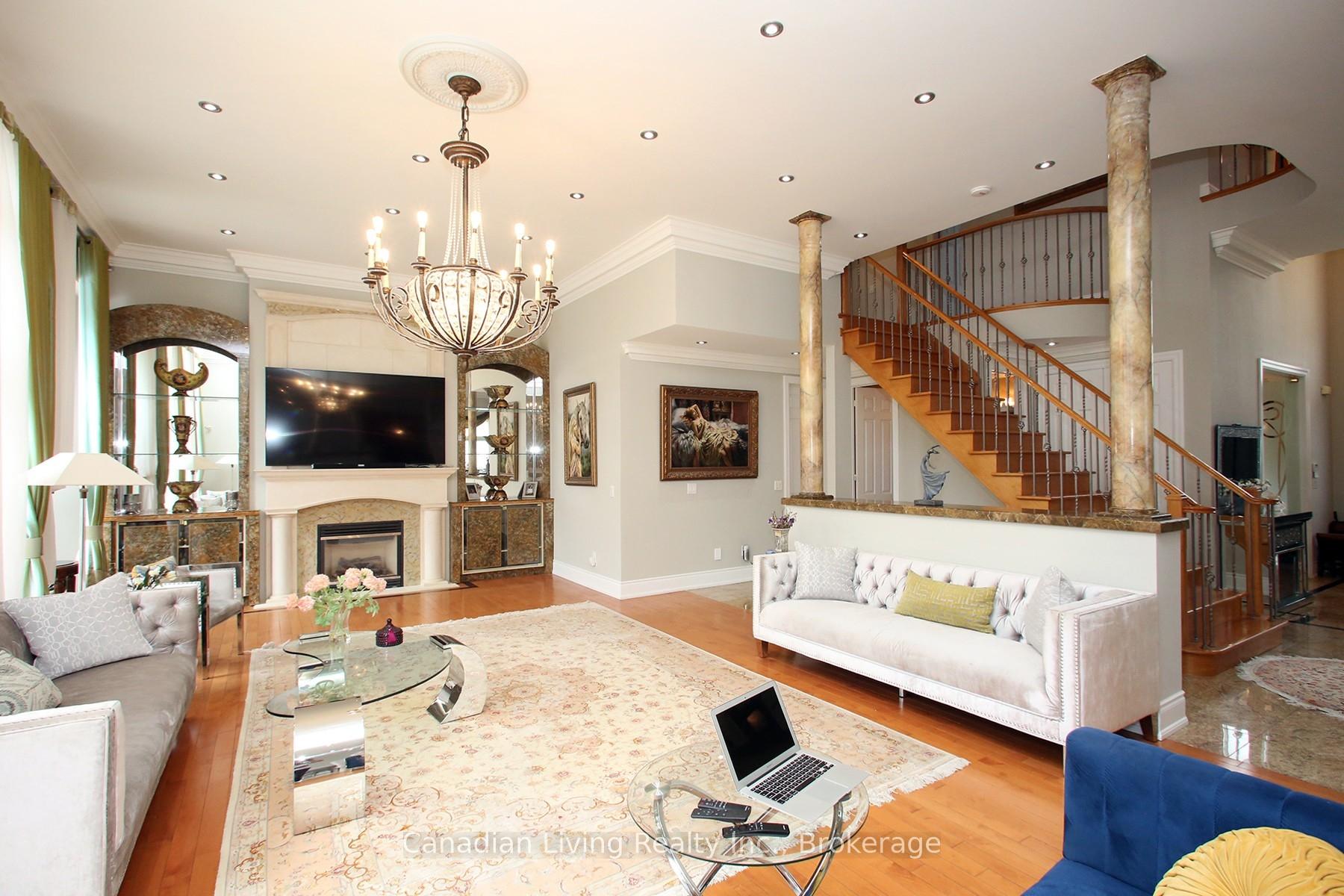 Photo 9 of 63 mapledown Way N, Vaughan, Rural Vaughan — HOMEH