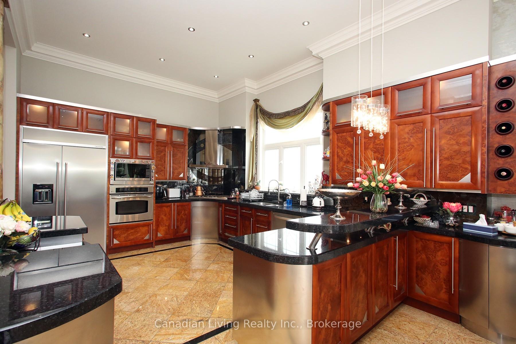 Photo 13 of 63 mapledown Way N, Vaughan, Rural Vaughan — HOMEH