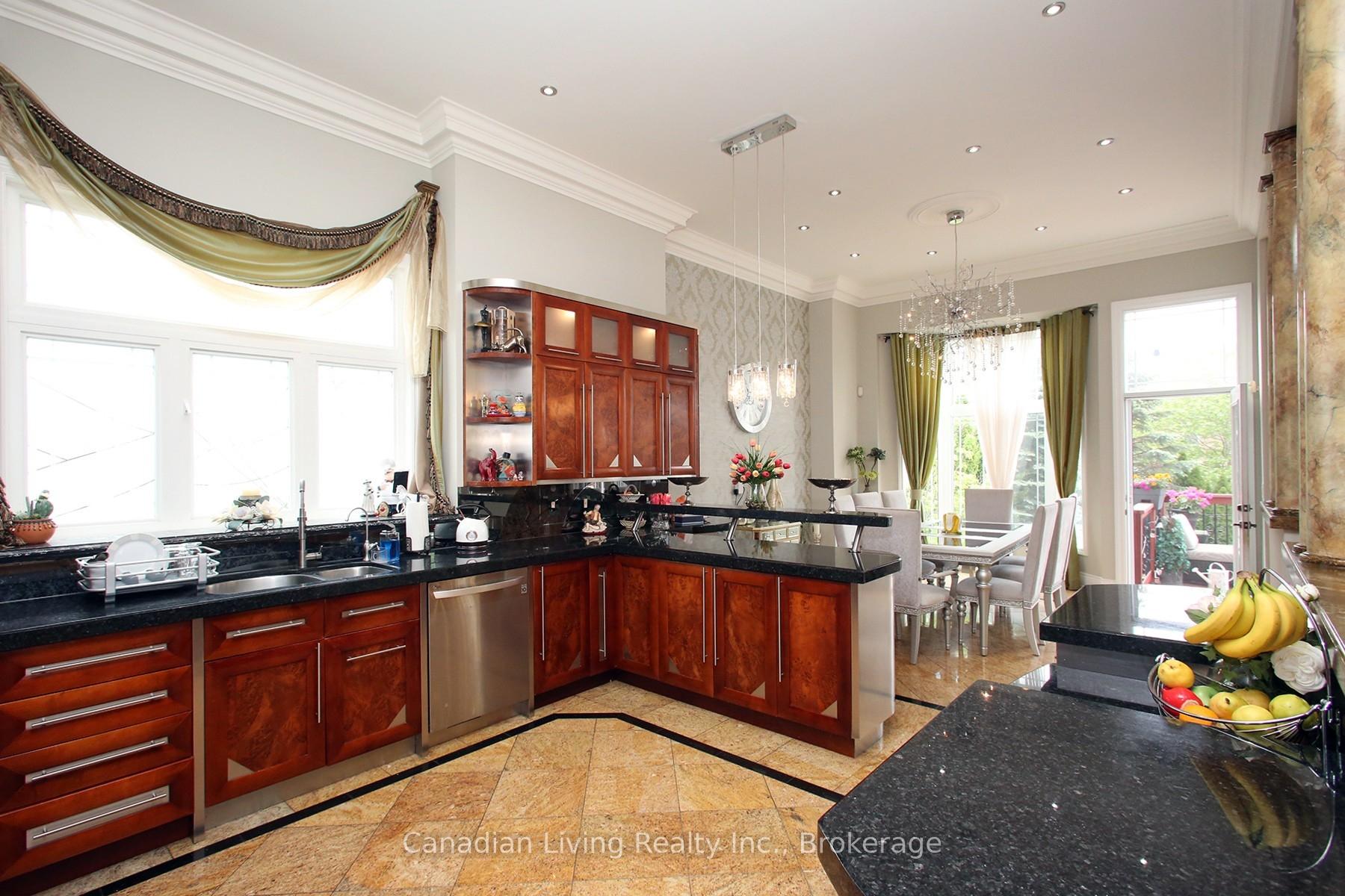 Photo 15 of 63 mapledown Way N, Vaughan, Rural Vaughan — HOMEH