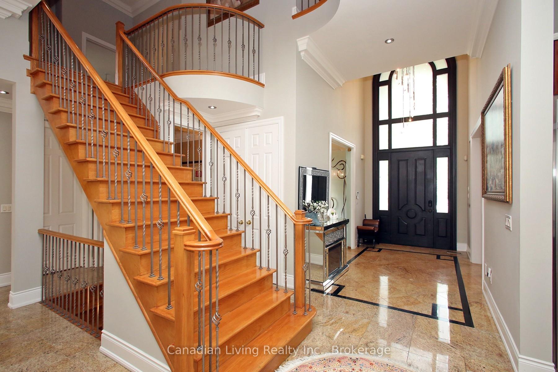 Photo 24 of 63 mapledown Way N, Vaughan, Rural Vaughan — HOMEH