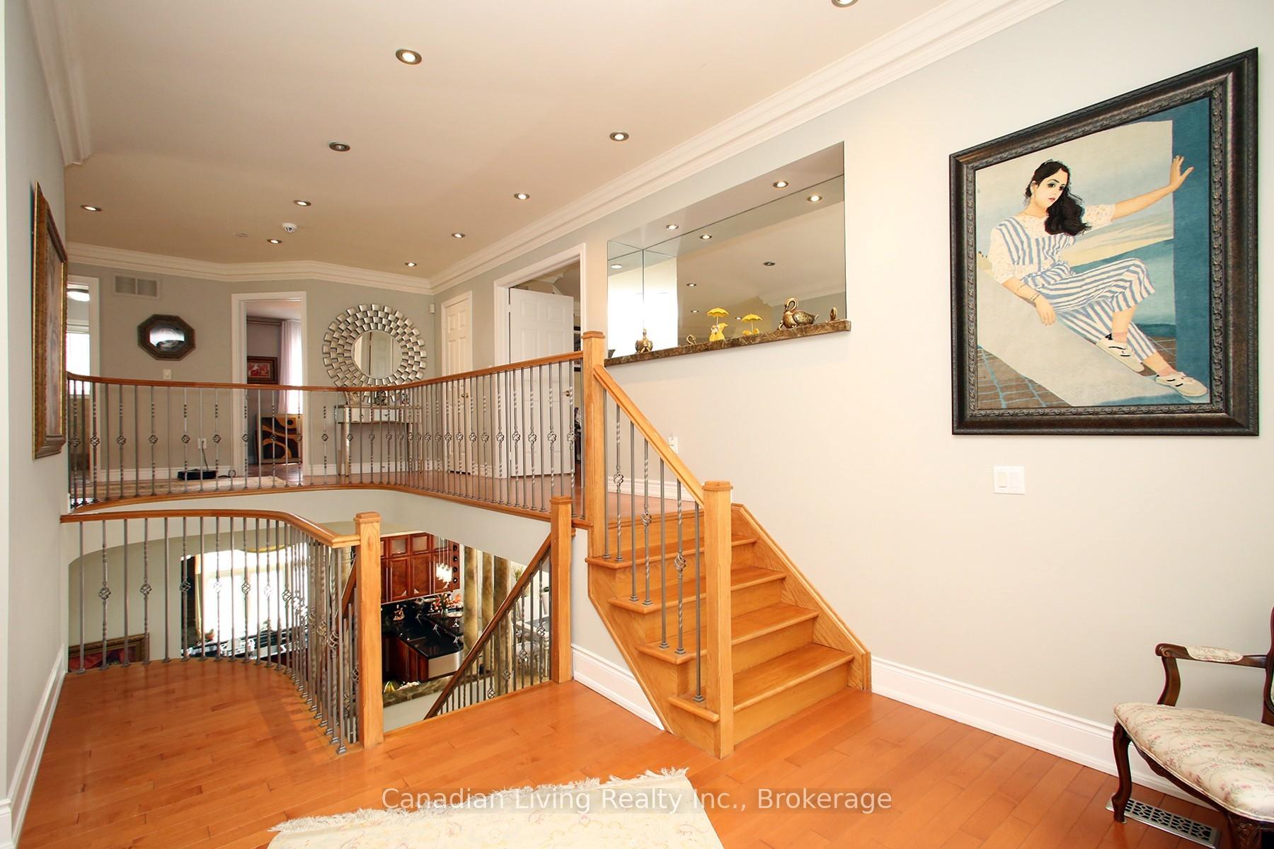 Photo 25 of 63 mapledown Way N, Vaughan, Rural Vaughan — HOMEH