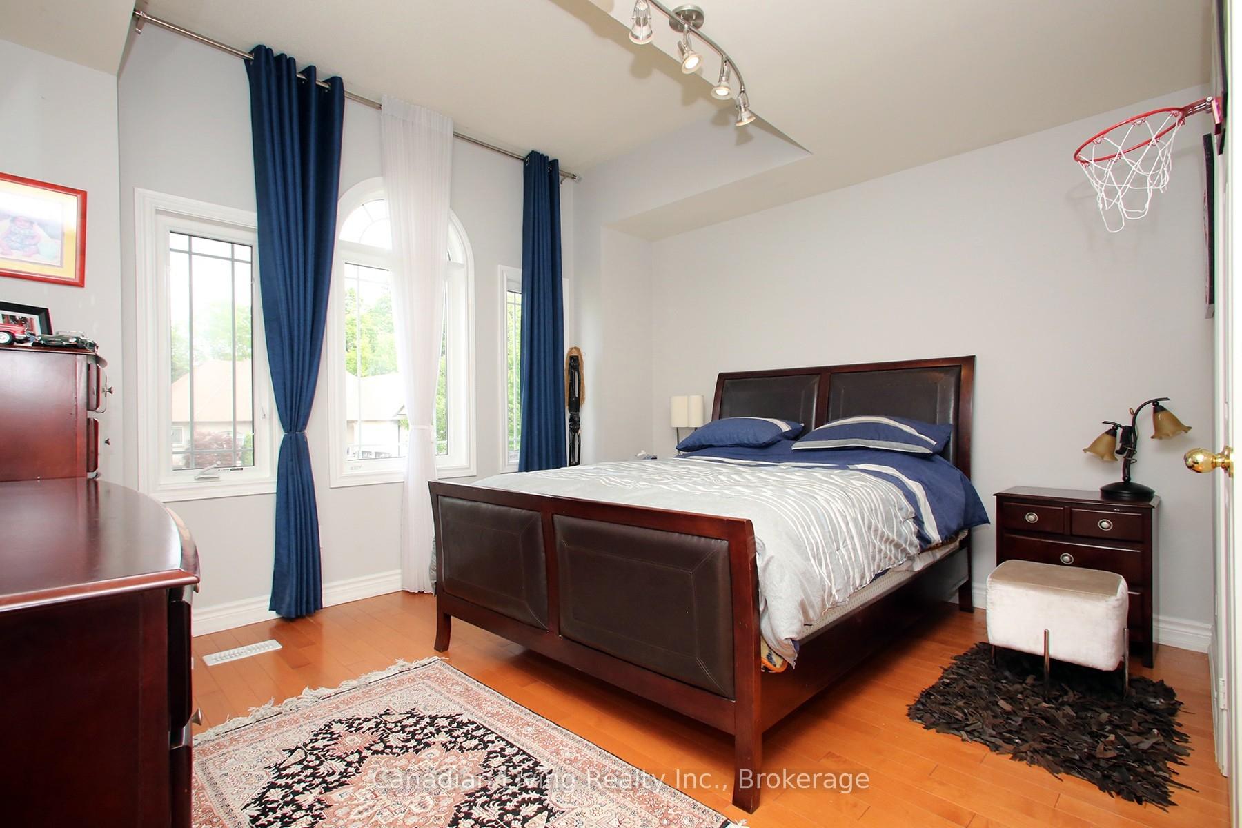 Photo 31 of 63 mapledown Way N, Vaughan, Rural Vaughan — HOMEH