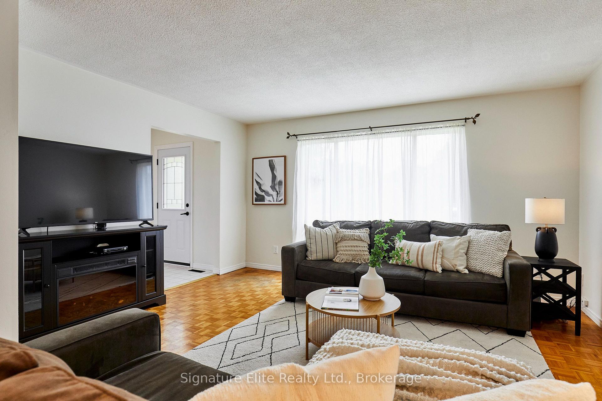 Photo 2 of 316 Burrows Hall Boulevard, Scarborough, Malvern — HOMEH