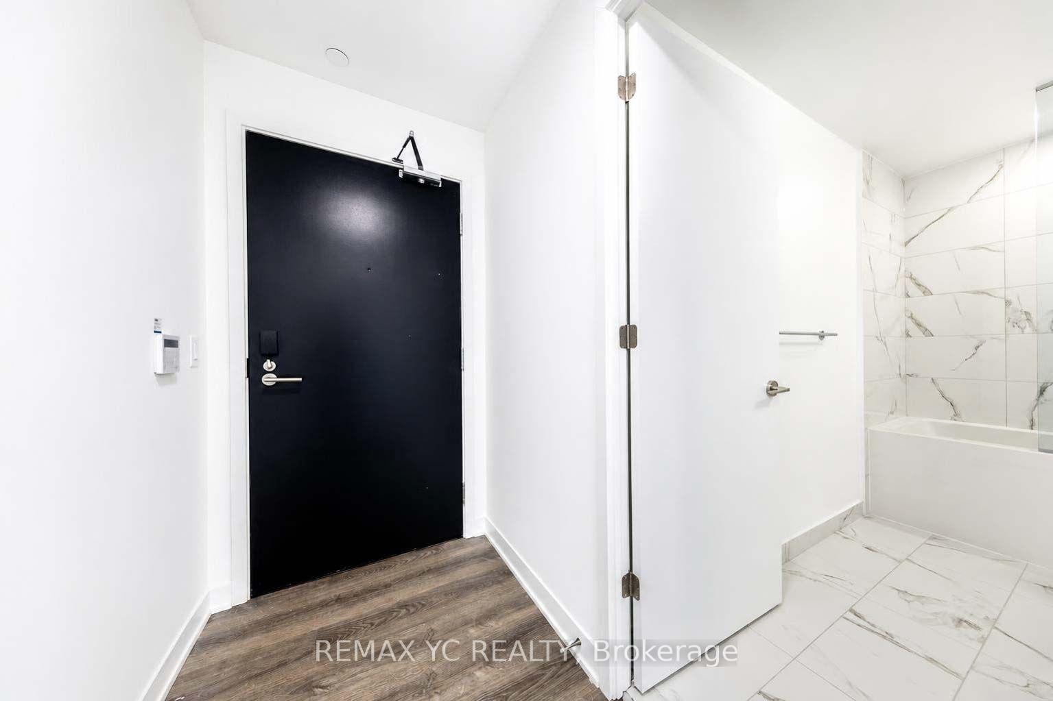 Photo 3 of Unit 3303, 180 Front Street E, Toronto, Moss Park — HOMEH