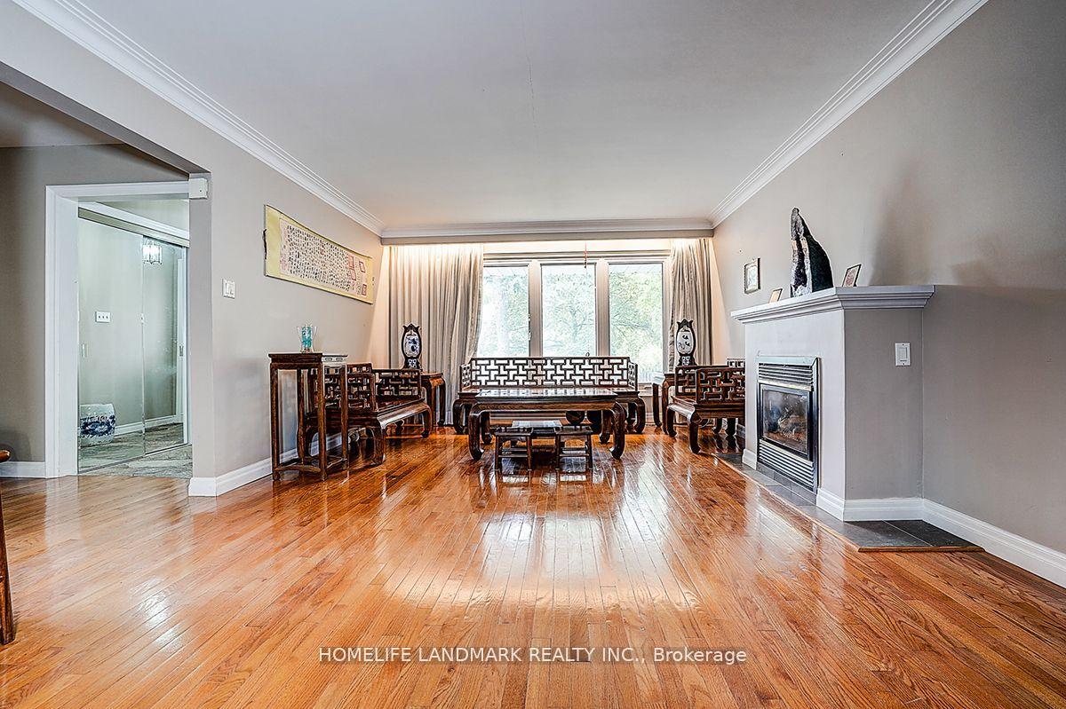 Photo 4 of 19 Stubbs Drive, North York, St. Andrew-Windfields — HOMEH