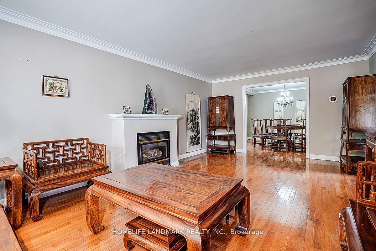 Photo 5 of 19 Stubbs Drive, North York, St. Andrew-Windfields — HOMEH