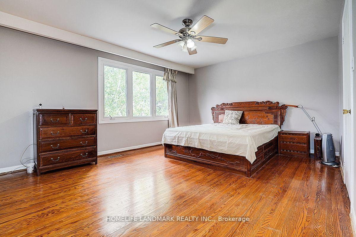 Photo 11 of 19 Stubbs Drive, North York, St. Andrew-Windfields — HOMEH