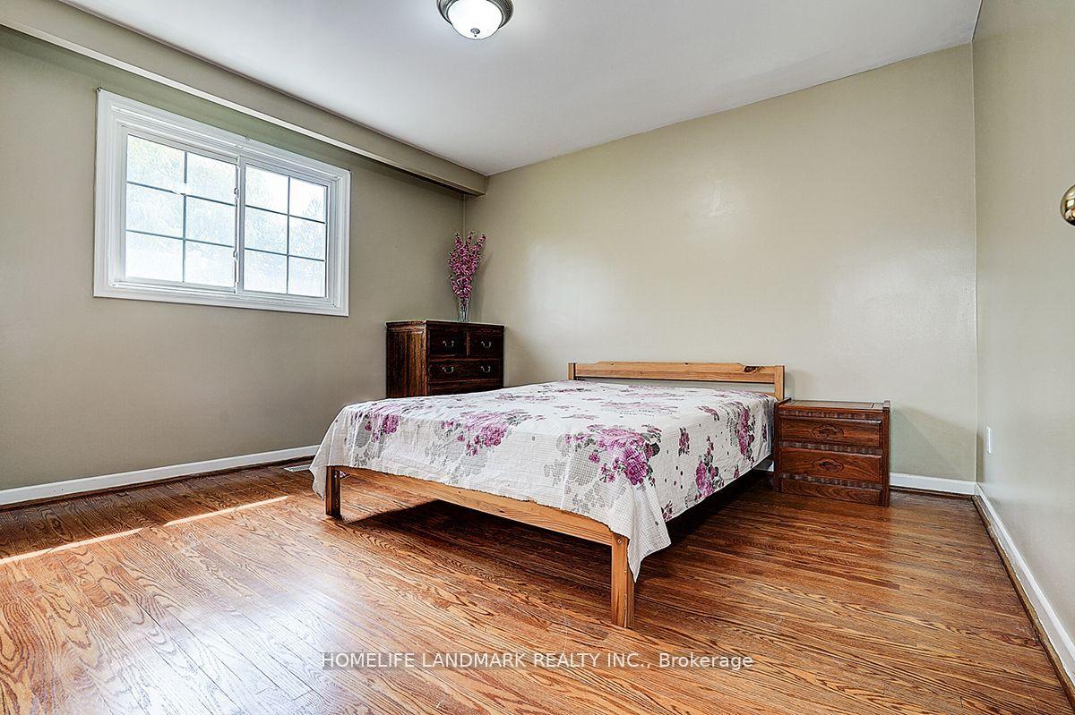 Photo 13 of 19 Stubbs Drive, North York, St. Andrew-Windfields — HOMEH