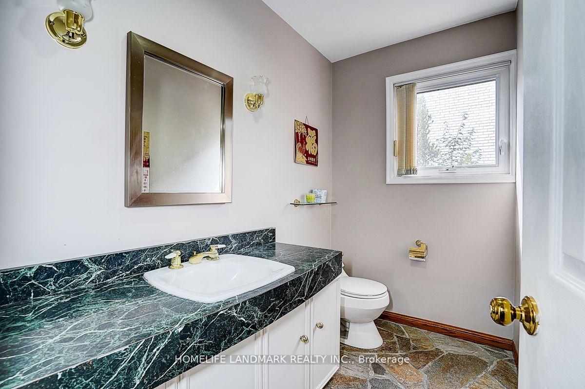 Photo 17 of 19 Stubbs Drive, North York, St. Andrew-Windfields — HOMEH