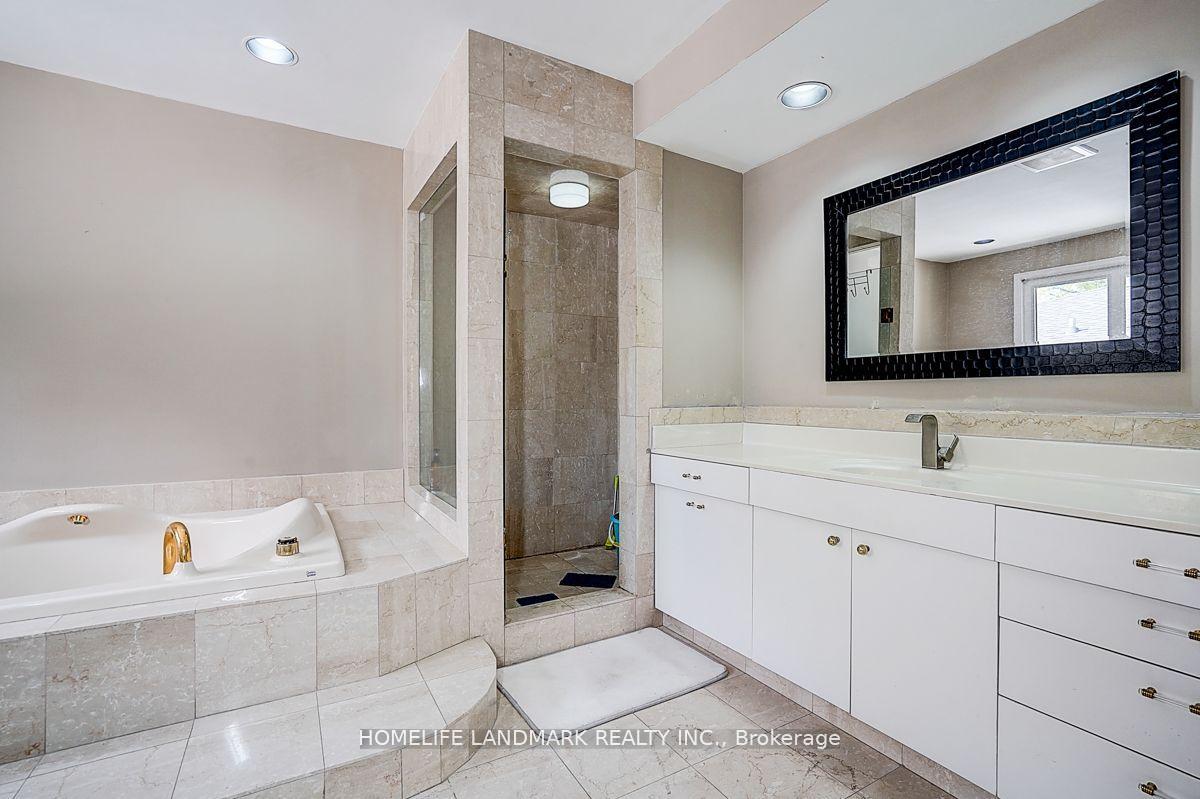 Photo 18 of 19 Stubbs Drive, North York, St. Andrew-Windfields — HOMEH