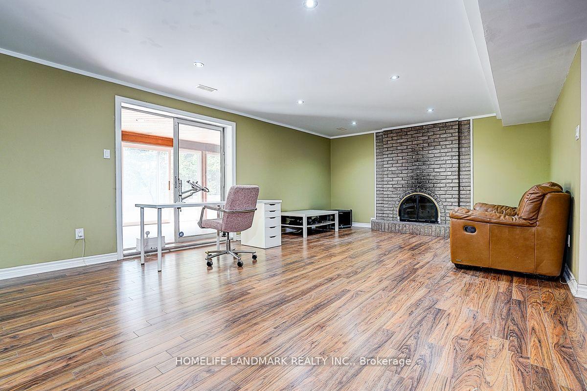 Photo 20 of 19 Stubbs Drive, North York, St. Andrew-Windfields — HOMEH
