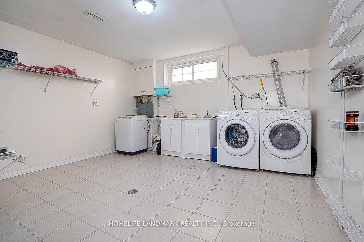 Photo 23 of 19 Stubbs Drive, North York, St. Andrew-Windfields — HOMEH