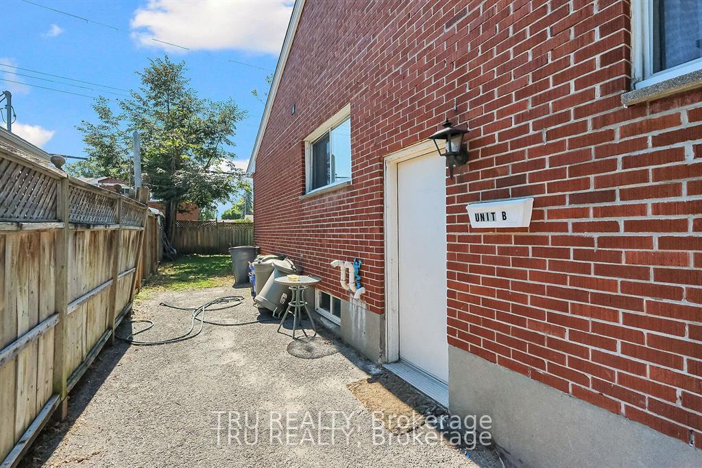 Photo 37 of 2428-2430 Iris Street, Ottawa, Parkway Park — HOMEH