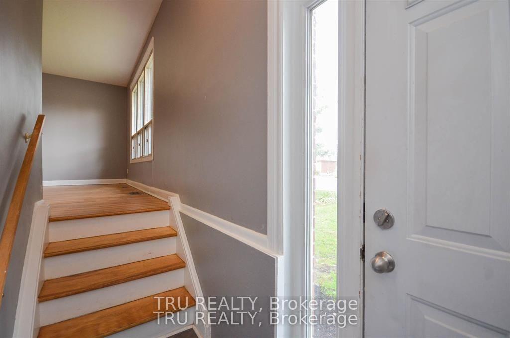 Photo 13 of 2428-2430 Iris Street, Ottawa, Parkway Park — HOMEH