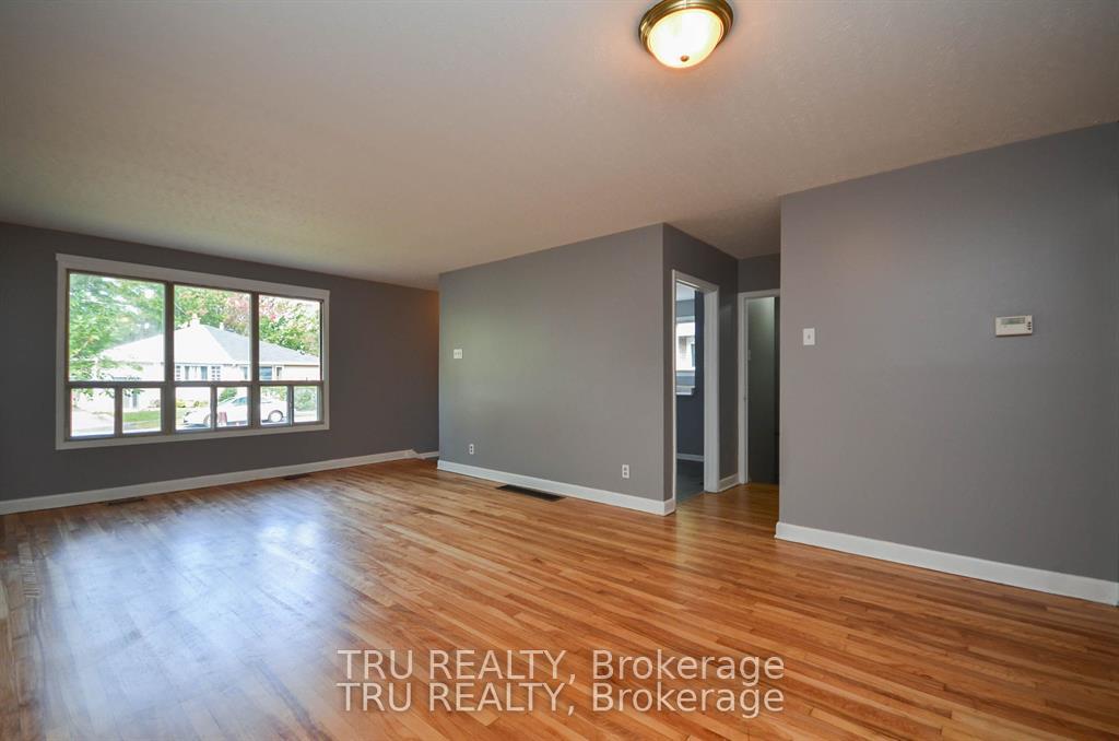 Photo 17 of 2428-2430 Iris Street, Ottawa, Parkway Park — HOMEH