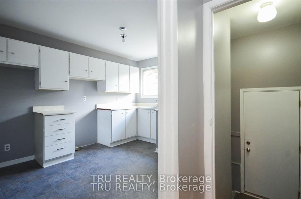 Photo 19 of 2428-2430 Iris Street, Ottawa, Parkway Park — HOMEH