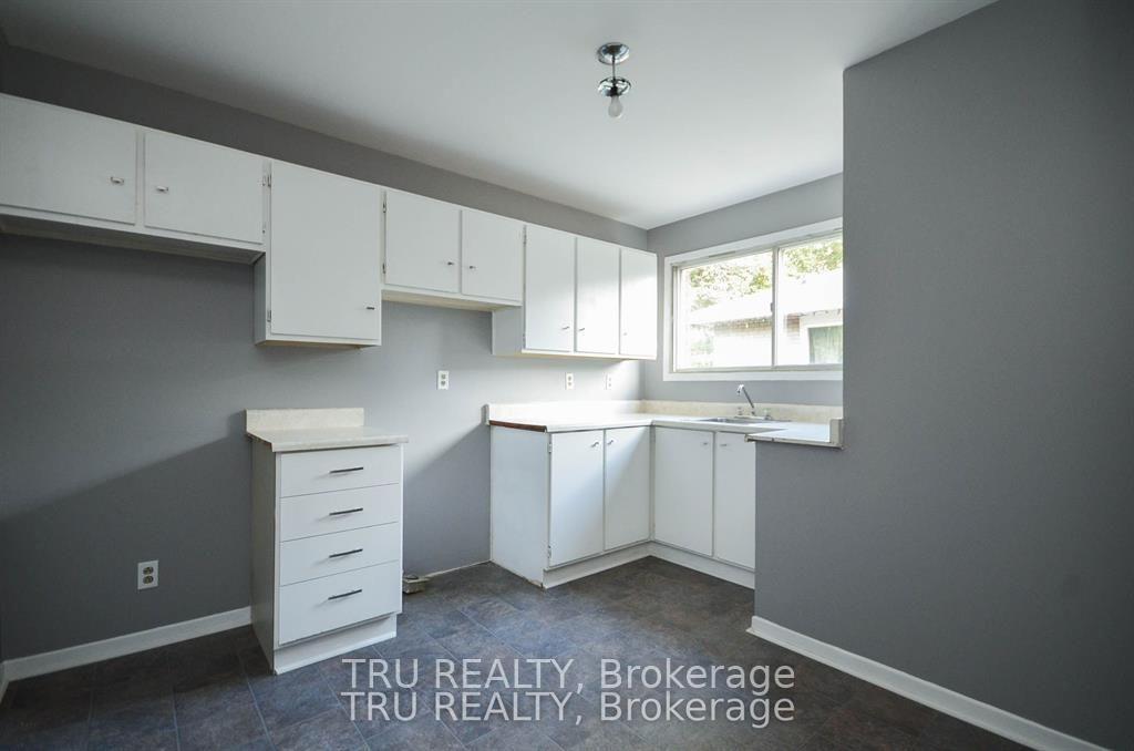 Photo 21 of 2428-2430 Iris Street, Ottawa, Parkway Park — HOMEH