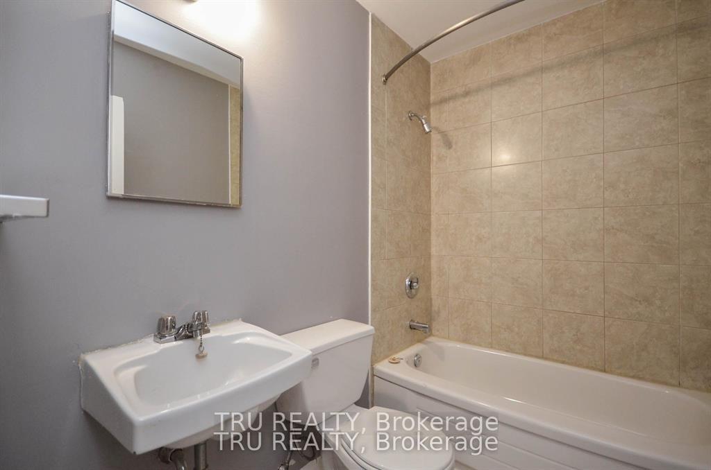 Photo 29 of 2428-2430 Iris Street, Ottawa, Parkway Park — HOMEH