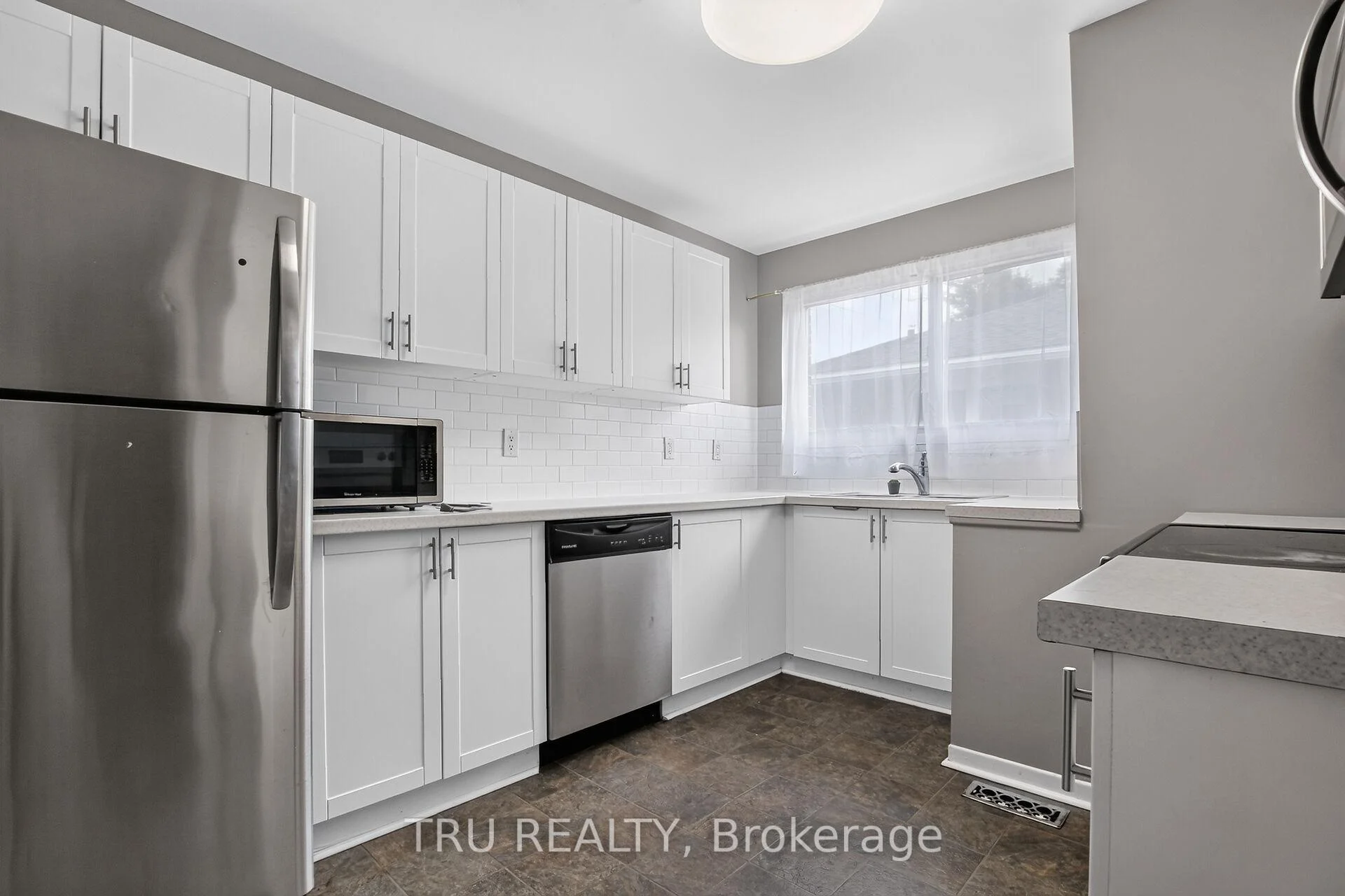 Photo 11 of 2428-2430 Iris Street, Ottawa, Parkway Park — HOMEH