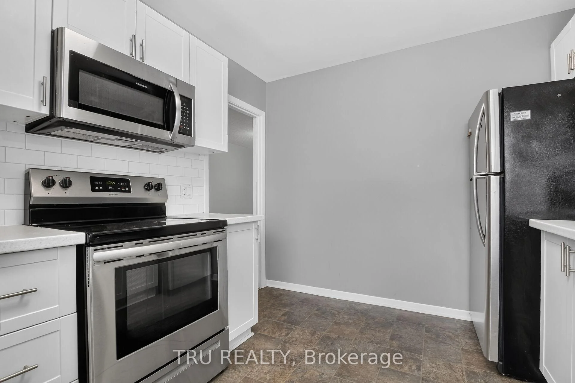 Photo 12 of 2428-2430 Iris Street, Ottawa, Parkway Park — HOMEH