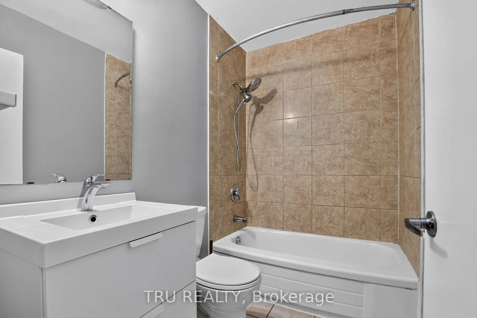 Photo 18 of 2428-2430 Iris Street, Ottawa, Parkway Park — HOMEH