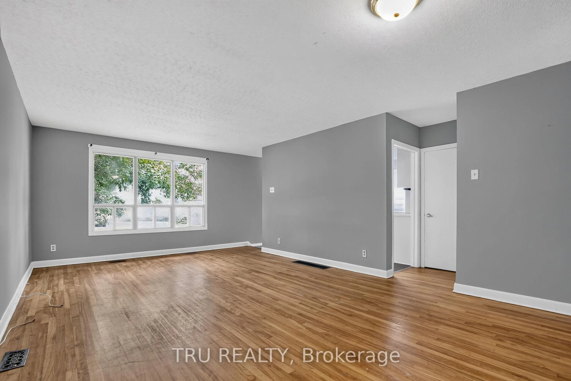 Photo 22 of 2428-2430 Iris Street, Ottawa, Parkway Park — HOMEH