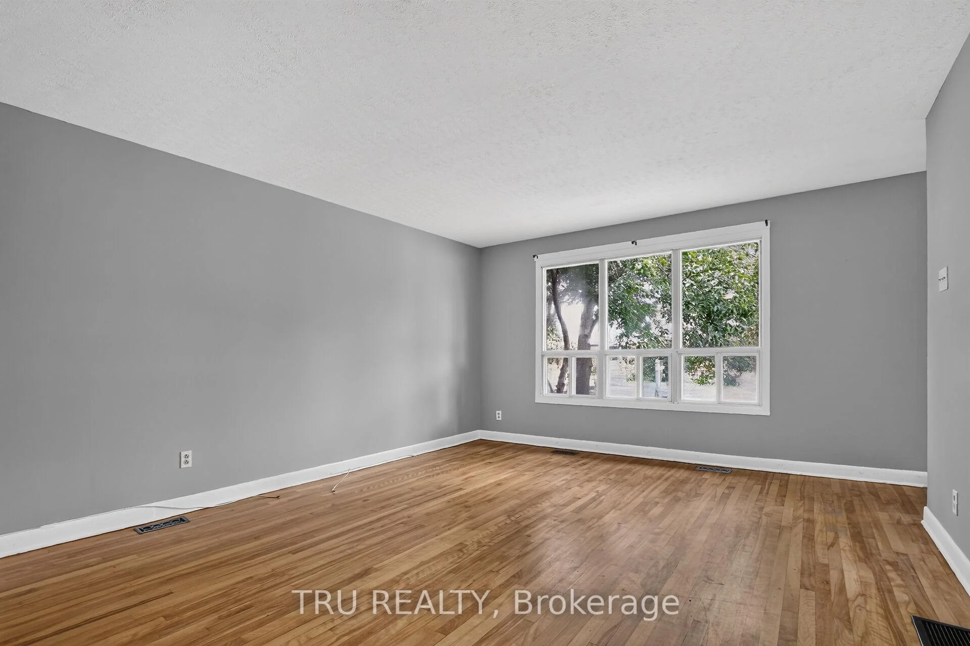Photo 24 of 2428-2430 Iris Street, Ottawa, Parkway Park — HOMEH