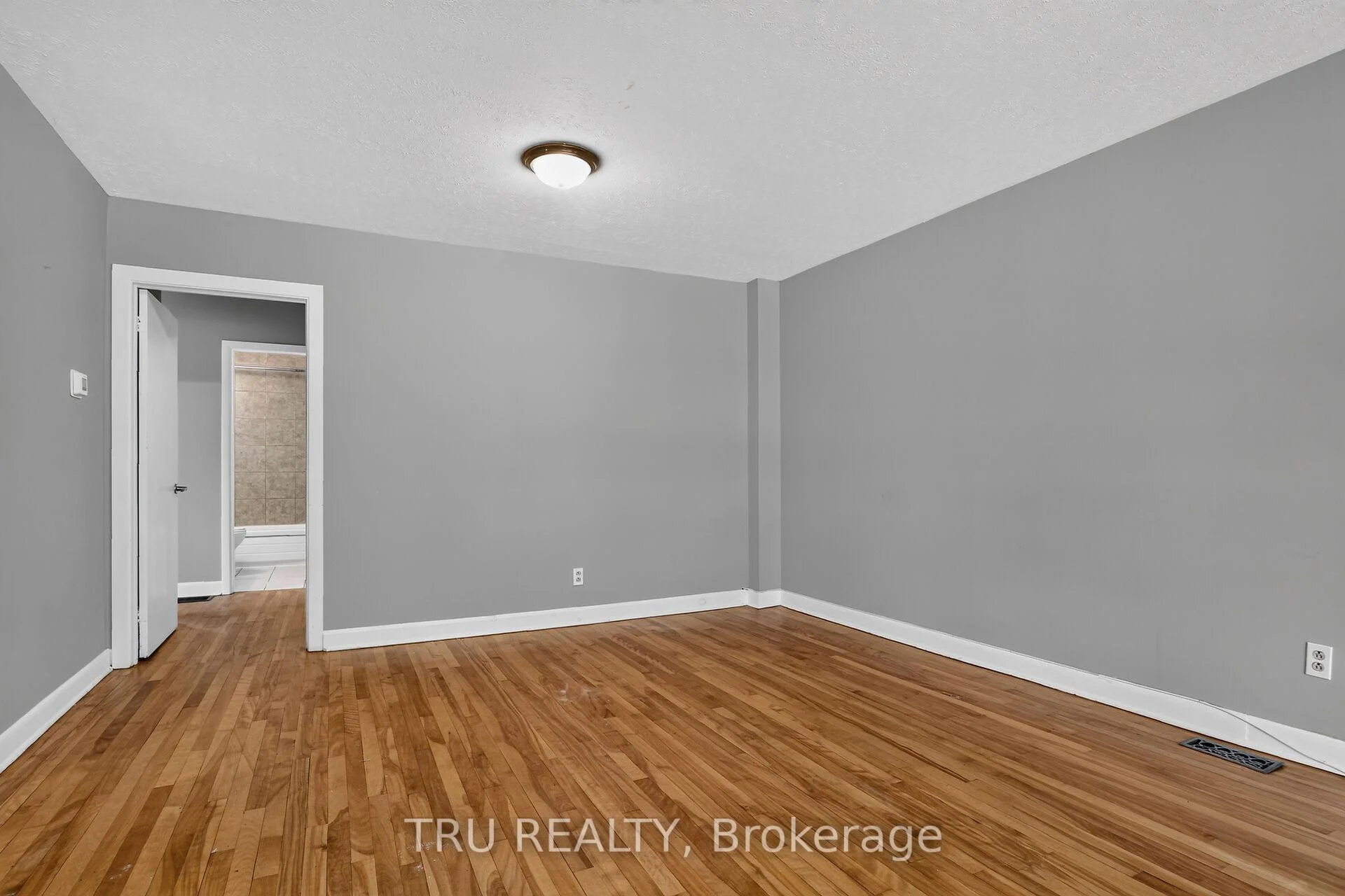 Photo 30 of 2428-2430 Iris Street, Ottawa, Parkway Park — HOMEH