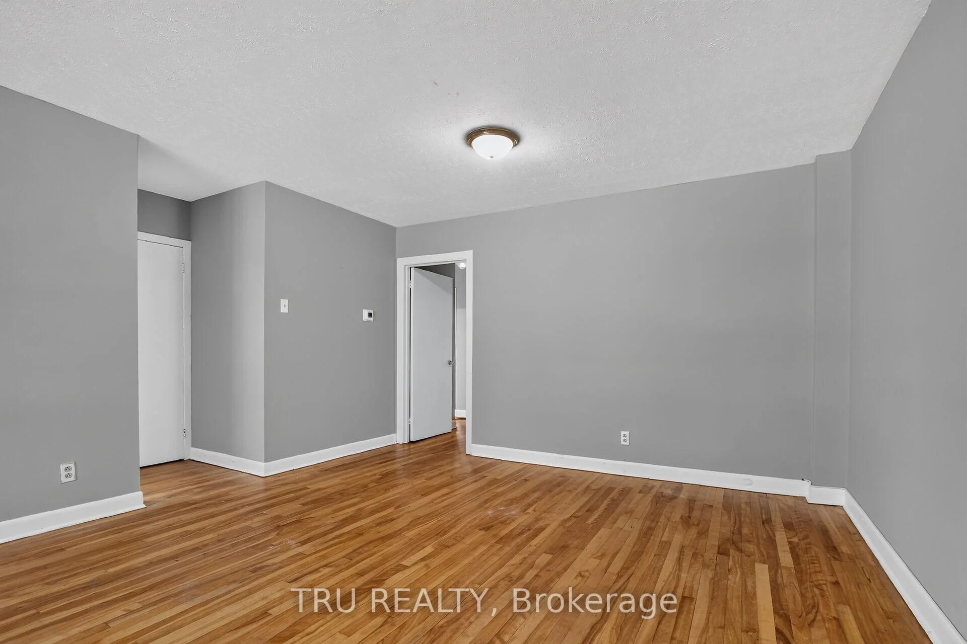 Photo 32 of 2428-2430 Iris Street, Ottawa, Parkway Park — HOMEH