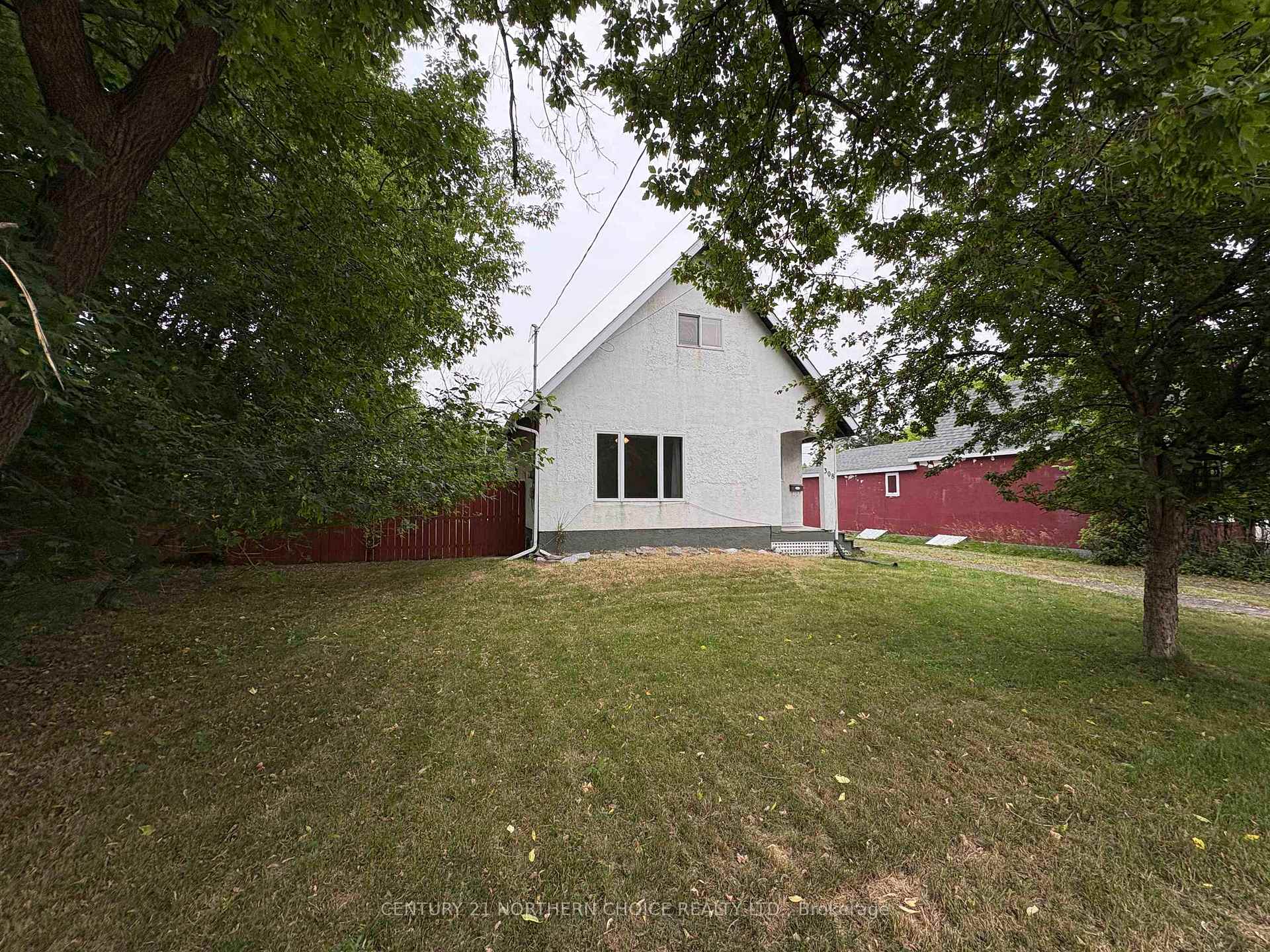 Photo 2 of 308 Third Street W, Fort Frances — HOMEH