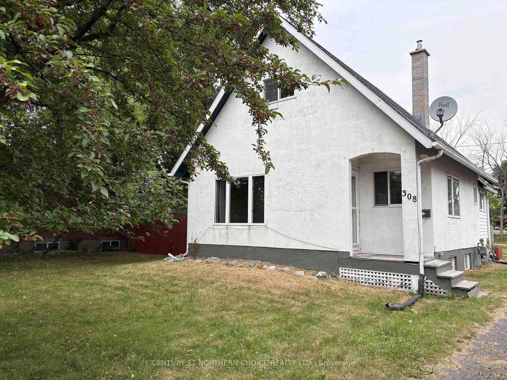 Photo 3 of 308 Third Street W, Fort Frances — HOMEH