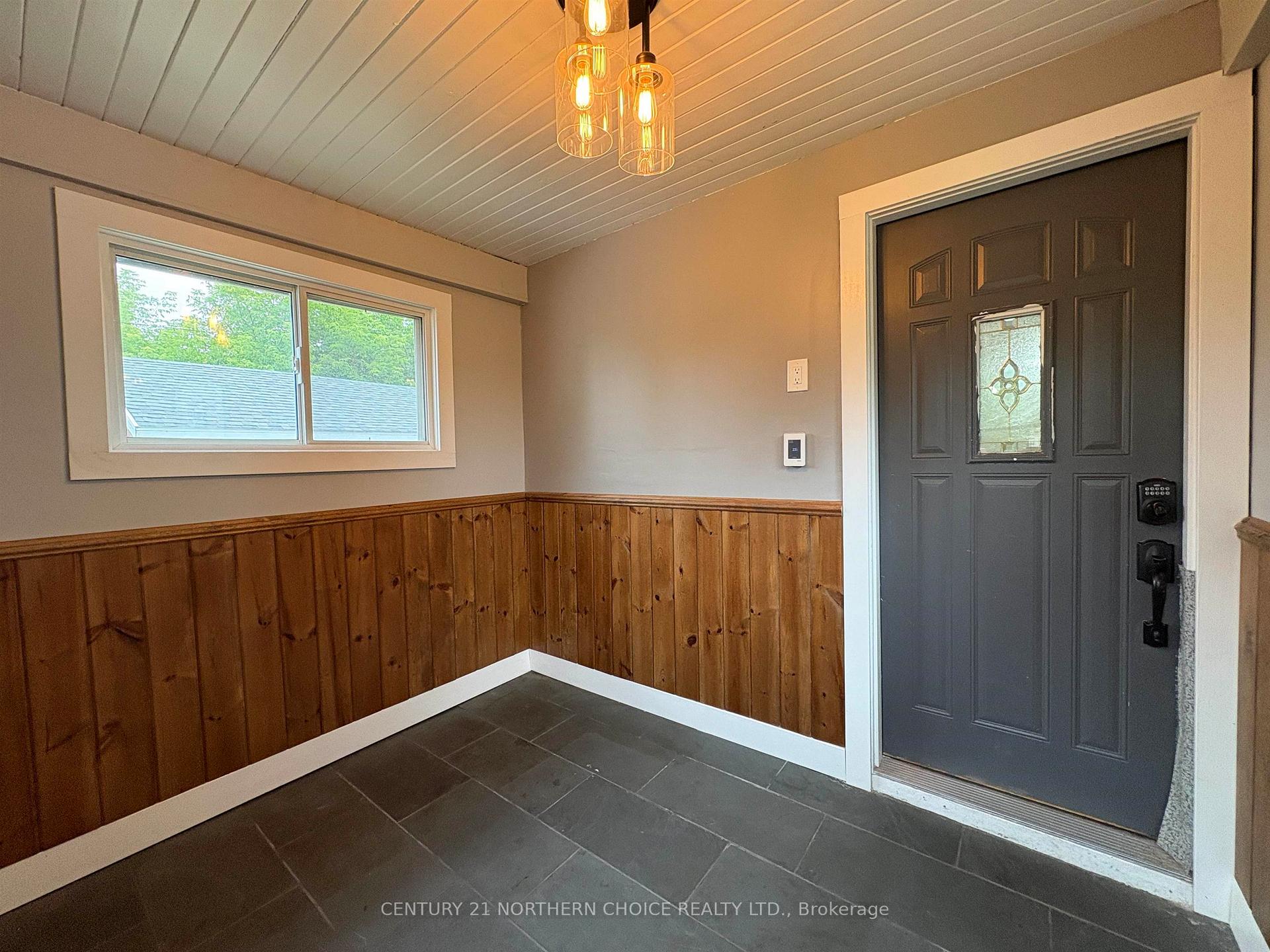 Photo 4 of 308 Third Street W, Fort Frances — HOMEH