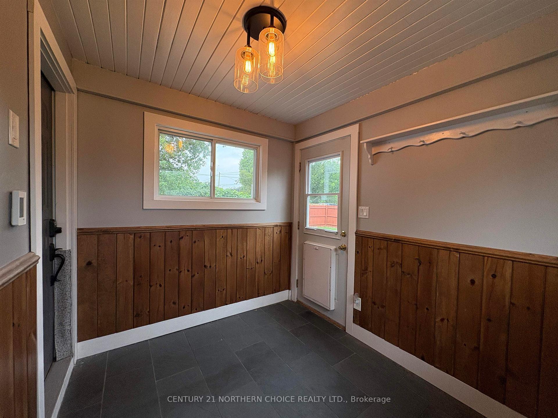Photo 5 of 308 Third Street W, Fort Frances — HOMEH